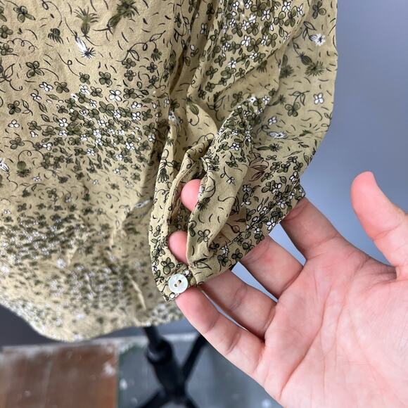 Fei lightweight golden yellow floral long sleeve v-neck button up blouse - Picture 5 of 11